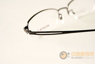 无法比拟的轻盈 纯钛眼镜架，重新定义佩戴体验